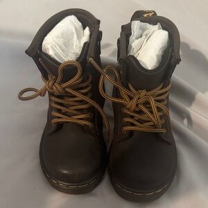 Dr. Martens Wildhorse Lamper Boots in Brown